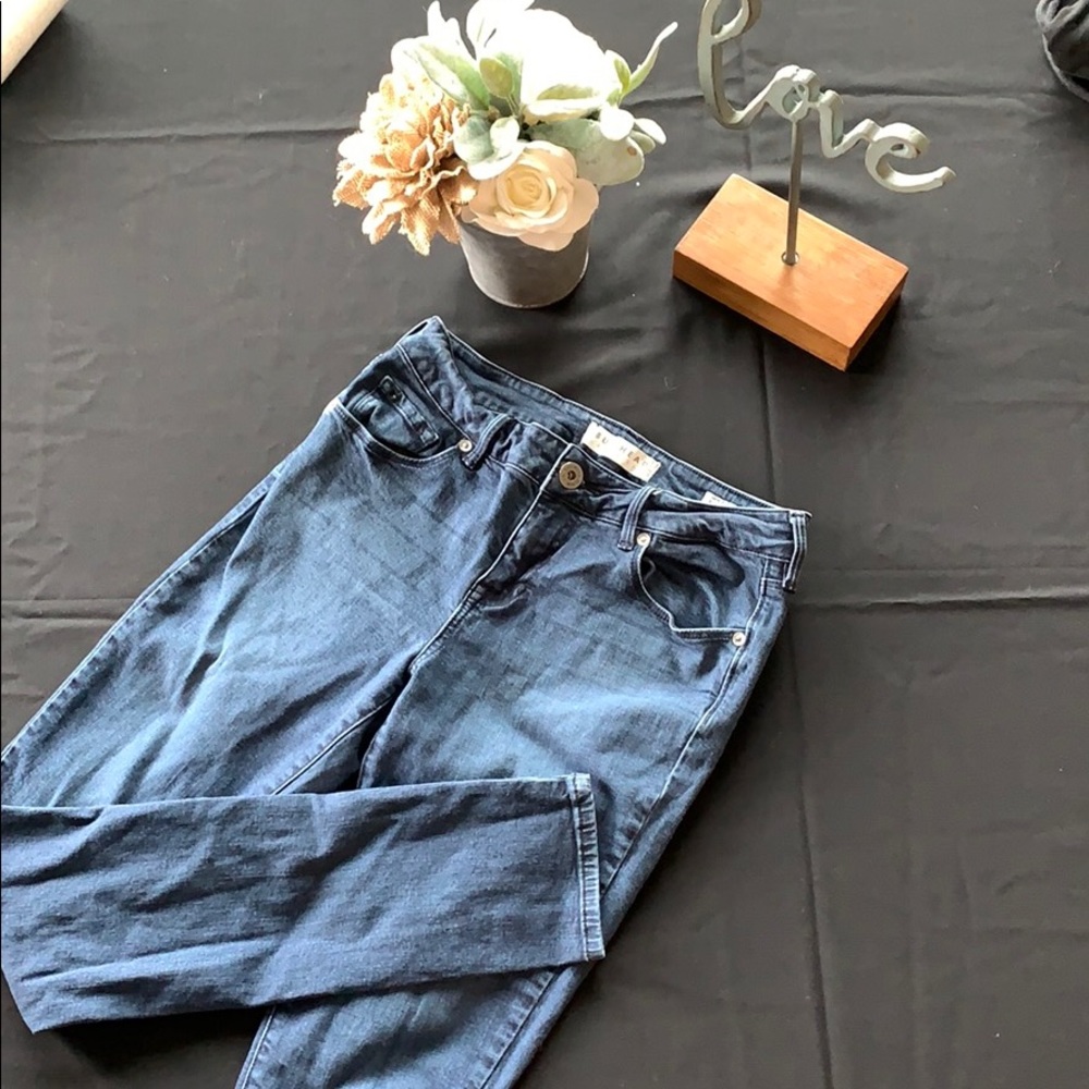 🦄 4/$40 Basic Blue Bullhead Skinny Jeans